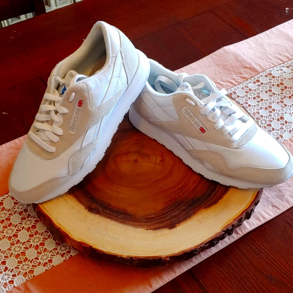 Final price drop!! Men's Reebok classic sneakers